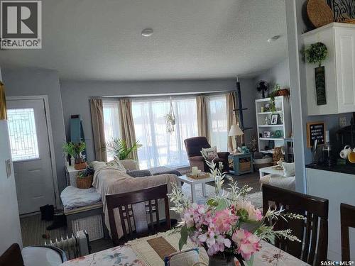 210 Douglas Place, Waseca, SK - Indoor Photo Showing Living Room