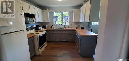 1491 112Th Street, North Battleford, SK - Indoor Photo Showing Kitchen With Double Sink