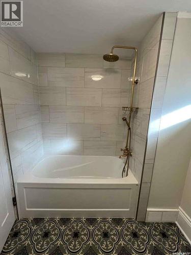1096 Algoma Avenue, Moose Jaw, SK - Indoor Photo Showing Bathroom