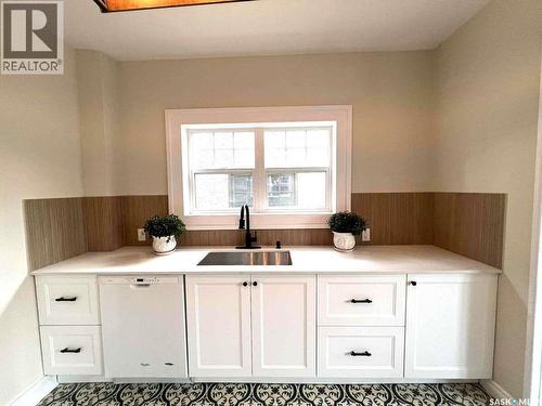 1096 Algoma Avenue, Moose Jaw, SK - Indoor