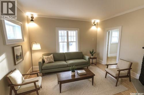 1096 Algoma Avenue, Moose Jaw, SK - Indoor Photo Showing Living Room