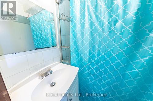 25 Monterrey Drive, Toronto, ON - Indoor Photo Showing Bathroom
