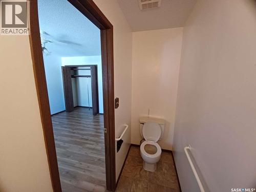 113 5Th Avenue, Gravelbourg, SK - Indoor