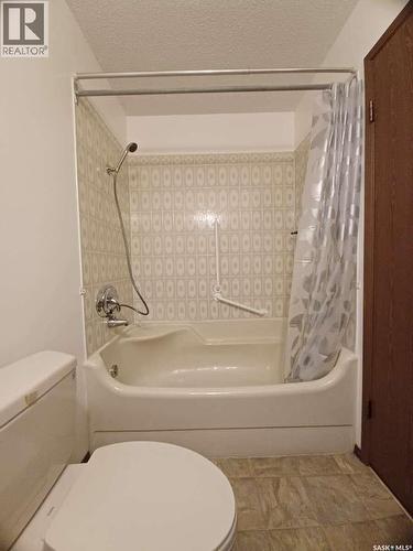 113 5Th Avenue, Gravelbourg, SK - Indoor Photo Showing Bathroom