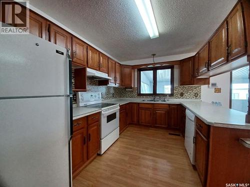 113 5Th Avenue, Gravelbourg, SK - Indoor Photo Showing Kitchen