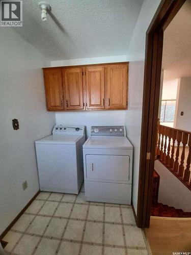 113 5Th Avenue, Gravelbourg, SK - Indoor Photo Showing Laundry Room