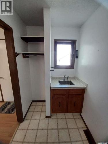 113 5Th Avenue, Gravelbourg, SK - Indoor