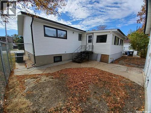 113 5Th Avenue, Gravelbourg, SK - Outdoor With Exterior