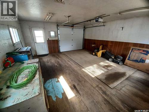 113 5Th Avenue, Gravelbourg, SK - Indoor Photo Showing Garage