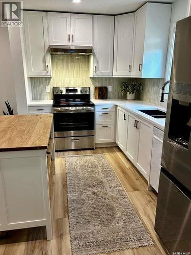 855 Princess Street, Regina, SK - Indoor Photo Showing Kitchen With Double Sink