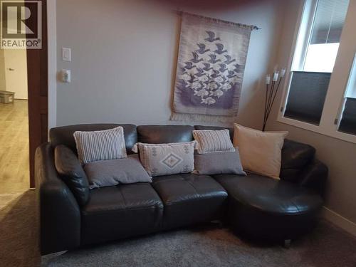 1120 Holden Road, Penticton, BC - Indoor Photo Showing Living Room