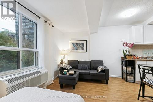 305 - 88 Charles Street, Toronto, ON - Indoor