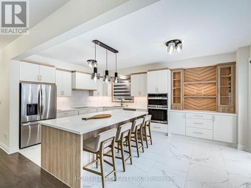 8 Vetch Street, Brampton, ON - Indoor Photo Showing Kitchen With Upgraded Kitchen