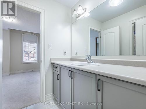 8 Vetch Street, Brampton, ON - Indoor Photo Showing Bathroom