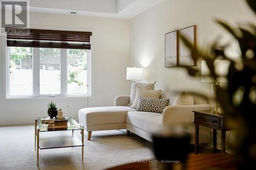 202 - 17 George Court, Cramahe, ON - Indoor Photo Showing Living Room