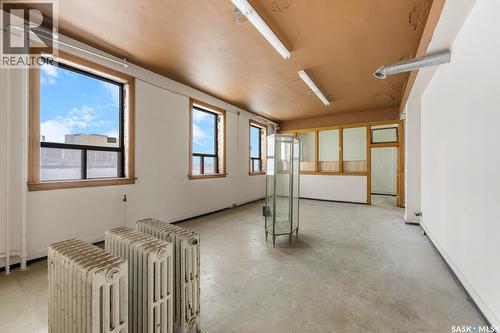 2002 Dewdney Avenue, Regina, SK 