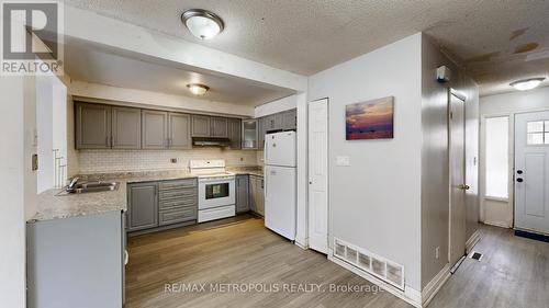 18 - 11 Livonia Place, Toronto, ON - Indoor Photo Showing Kitchen With Double Sink