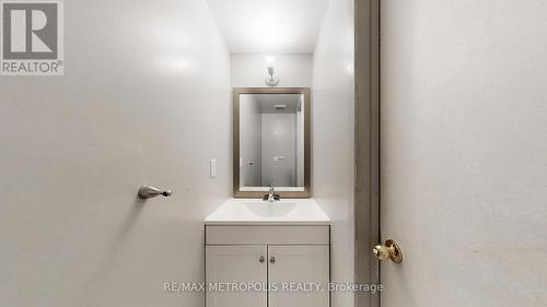 18 - 11 Livonia Place, Toronto, ON - Indoor Photo Showing Bathroom