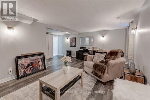 48 - 2825 Gananoque Drive, Mississauga, ON - Indoor Photo Showing Living Room