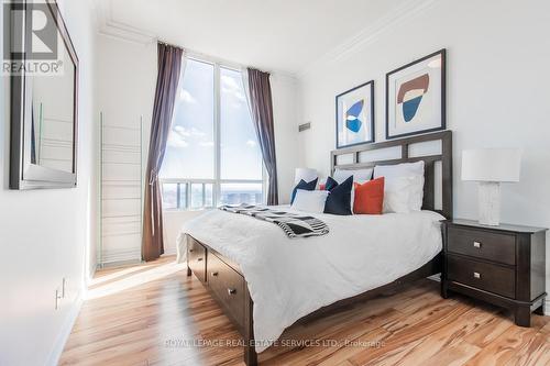3702 - 3504 Hurontario Street, Mississauga, ON - Indoor Photo Showing Bedroom