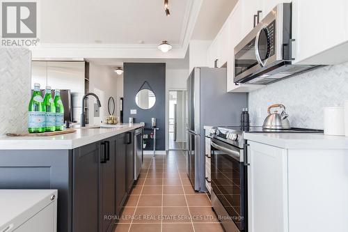 3702 - 3504 Hurontario Street, Mississauga, ON - Indoor Photo Showing Kitchen With Upgraded Kitchen