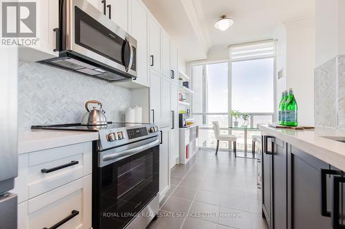 3702 - 3504 Hurontario Street, Mississauga, ON - Indoor Photo Showing Kitchen With Upgraded Kitchen
