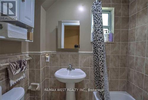 472 Symington Avenue, Toronto, ON - Indoor Photo Showing Bathroom