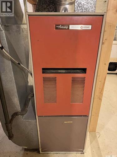 114 3Rd Avenue, Climax, SK - Indoor