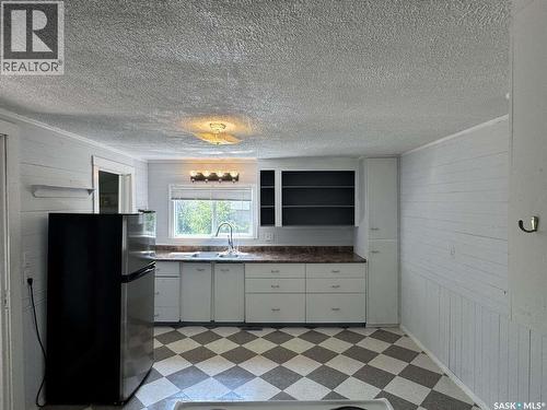 114 3Rd Avenue, Climax, SK - Indoor Photo Showing Kitchen With Double Sink