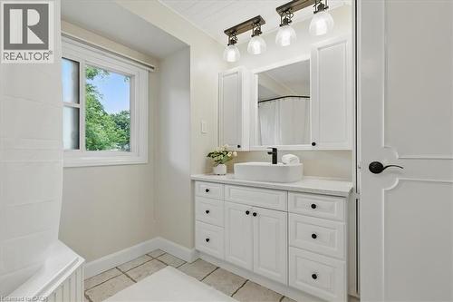 348 Old Stone Road, Waterloo, ON - Indoor Photo Showing Bathroom