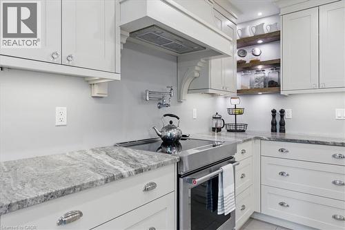 348 Old Stone Road, Waterloo, ON - Indoor Photo Showing Kitchen With Upgraded Kitchen