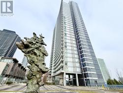 121 MCMAHON DRIVE  Toronto, ON M2K 0C1