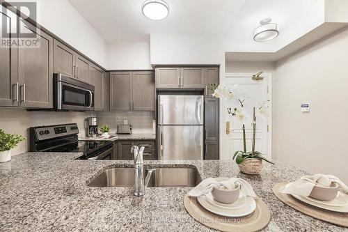 1016 - 9255 Jane Street, Vaughan, ON - Indoor Photo Showing Kitchen With Double Sink With Upgraded Kitchen