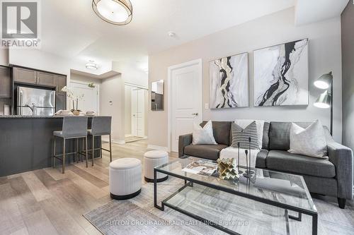 1016 - 9255 Jane Street, Vaughan, ON - Indoor Photo Showing Living Room