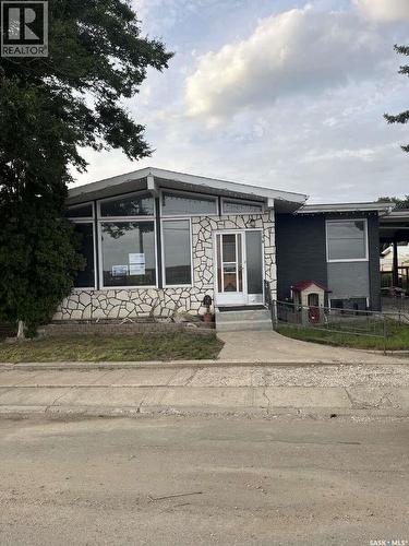 506 1St Avenue W, Leader, SK - Outdoor