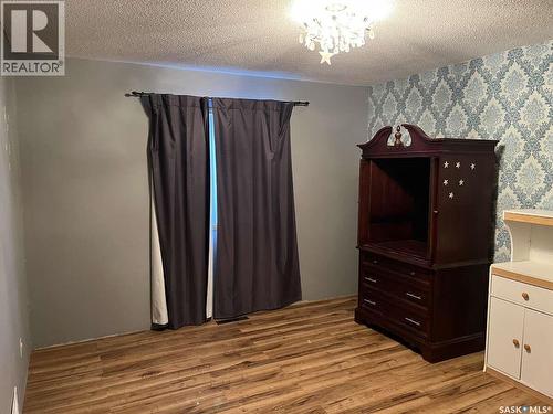 506 1St Avenue W, Leader, SK - Indoor