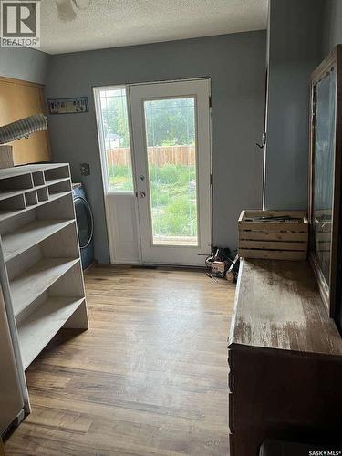 506 1St Avenue W, Leader, SK - Indoor