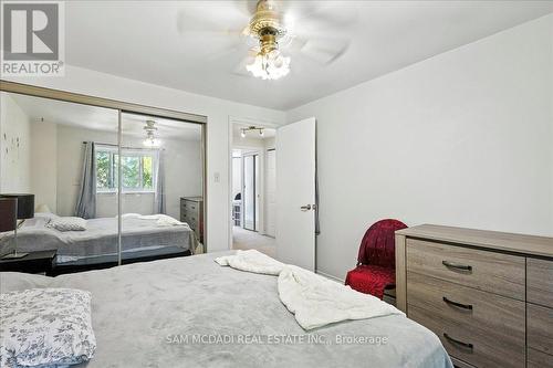 1211 Eighth Line, Oakville, ON - Indoor Photo Showing Bedroom
