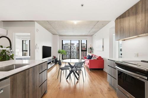 Cuisine - 1201-170 Rue Rioux, Montréal (Le Sud-Ouest), QC - Indoor Photo Showing Kitchen With Upgraded Kitchen
