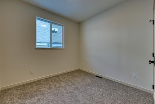 2123 Mountain View Avenue, Lumby, BC - Indoor Photo Showing Other Room