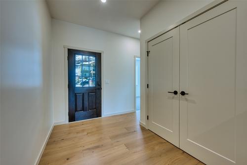 2123 Mountain View Avenue, Lumby, BC - Indoor Photo Showing Other Room