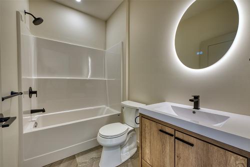 2123 Mountain View Avenue, Lumby, BC - Indoor Photo Showing Bathroom