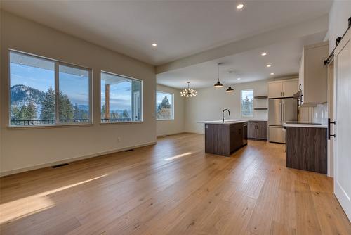 2123 Mountain View Avenue, Lumby, BC - Indoor