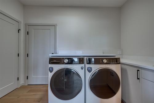 2123 Mountain View Avenue, Lumby, BC - Indoor Photo Showing Laundry Room
