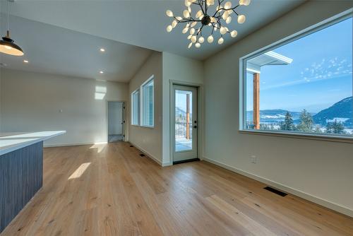 2123 Mountain View Avenue, Lumby, BC - Indoor Photo Showing Other Room