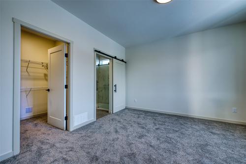 2123 Mountain View Avenue, Lumby, BC - Indoor Photo Showing Other Room