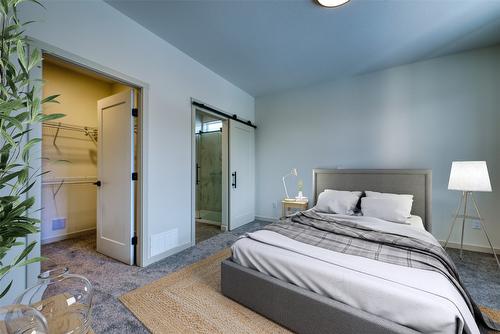 2123 Mountain View Avenue, Lumby, BC - Indoor Photo Showing Bedroom