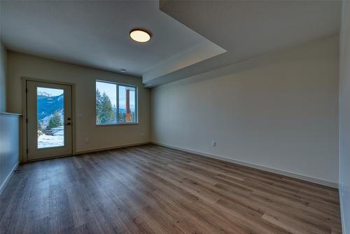 2123 Mountain View Avenue, Lumby, BC - Indoor Photo Showing Other Room