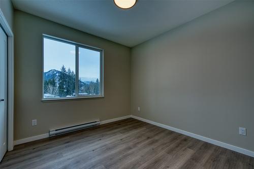 2123 Mountain View Avenue, Lumby, BC - Indoor Photo Showing Other Room