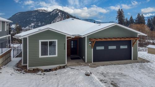 2123 Mountain View Avenue, Lumby, BC - Outdoor
